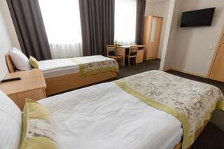 Отель Hotel Naktsmajas Валмиера Двухместный номер с 2 отдельными кроватями-1