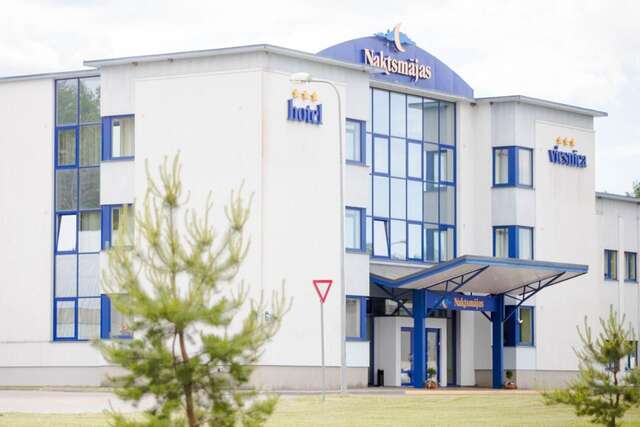 Отель Hotel Naktsmajas Валмиера-3